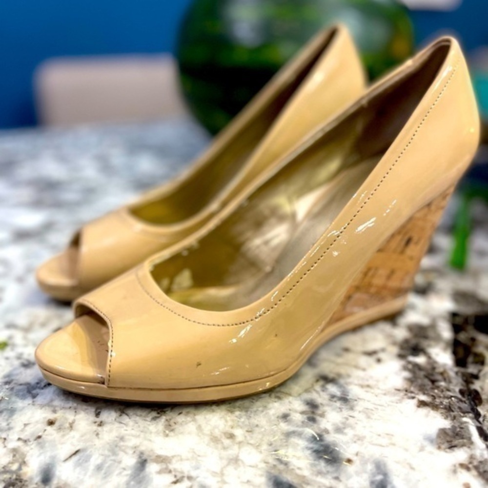 Tahari Clover Nude Cork Wedge Shoes woman’s size 7.5 - Picture 2 of 10